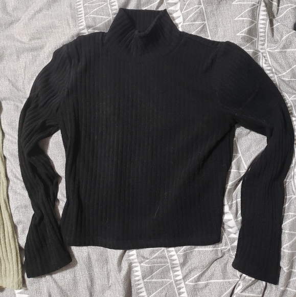 Black Aritzia turtleneck - Picture 1 of 5